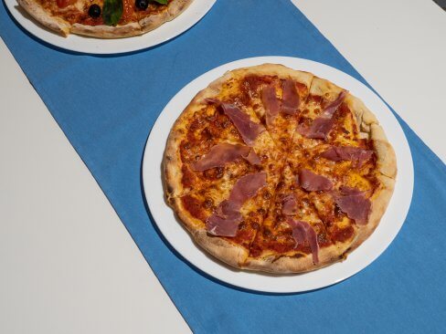 Pizza włoska w Cichowie
